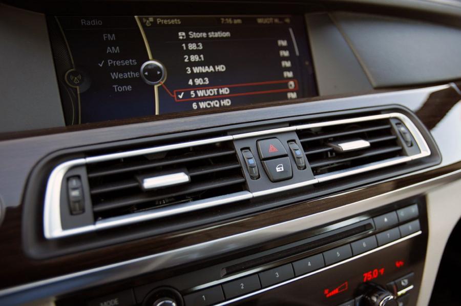  BMW 740Li 2011 года  (фото 20 из 48)
